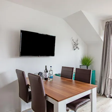 Simplistic In With Garden Appartement