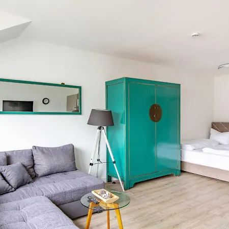 Simplistic In With Garden Winterberg